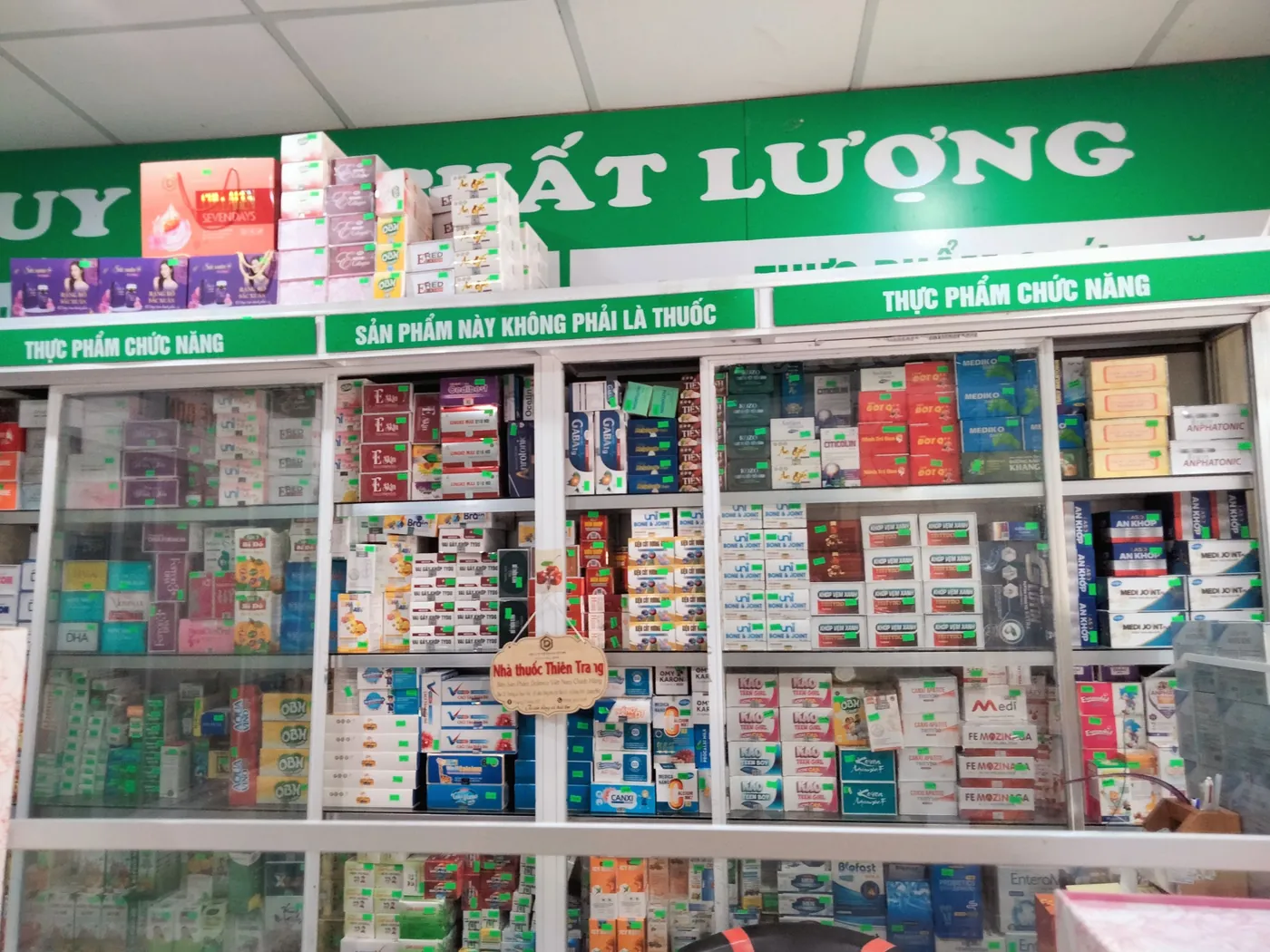 Tủ thuốc và thực phẩm chức năng tại Nhà thuốc Thiên Trang